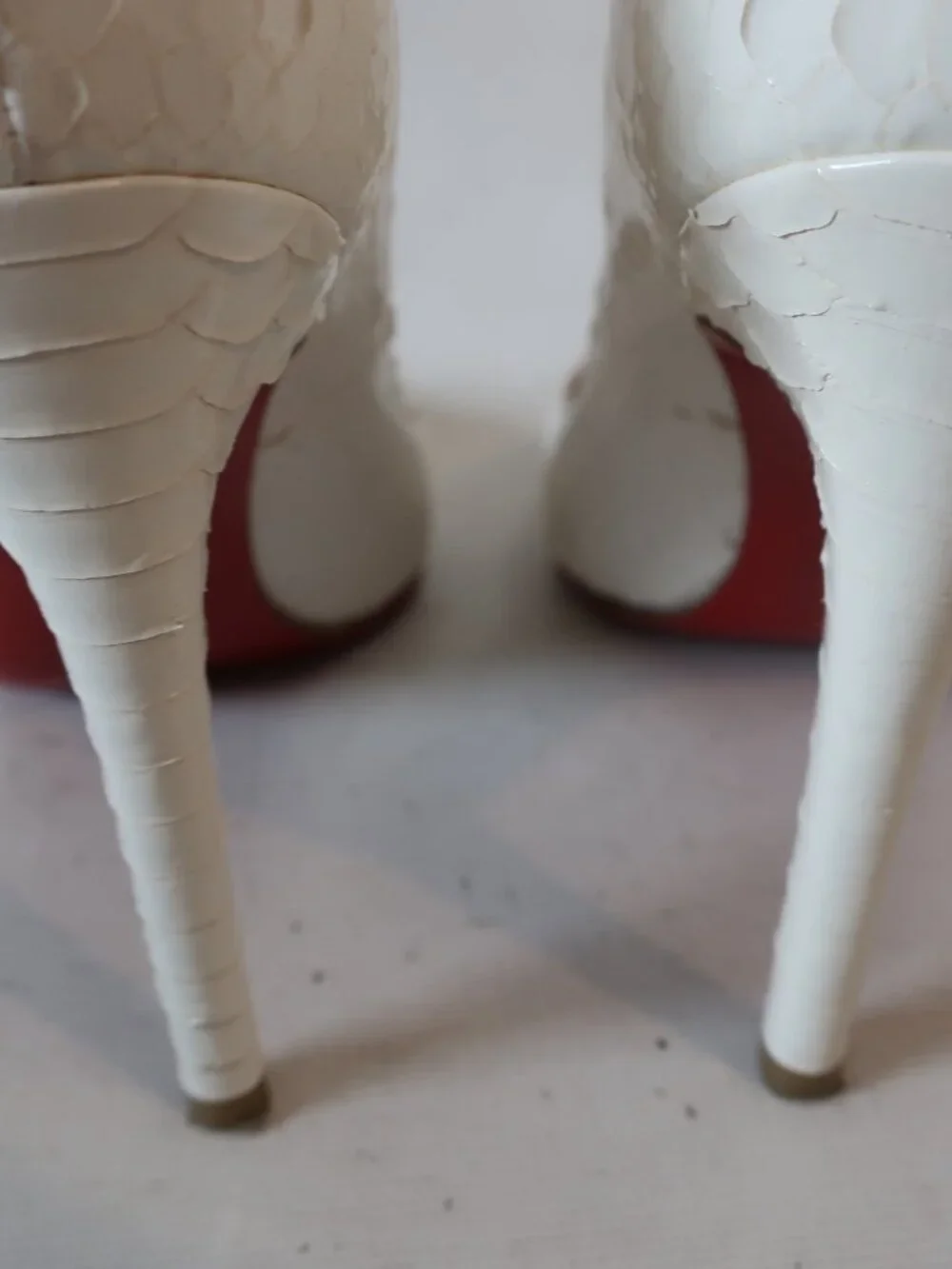 Authentic Christian Louboutin White So Kate Python Leather Heel Pump 38.5 US/8.5